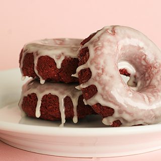 Baked Red Velvet Donuts {Red Velvet Week} - Taste and Tell