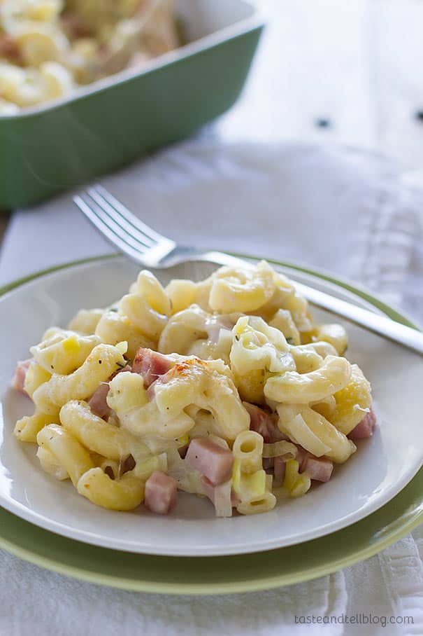 Homemade Macaroni and Cheese Recipe with Ham and Leeks - a macaroni and cheese recipe that the whole family will love!