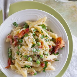 One Pan Pasta with Bacon and Peas - Taste and Tell