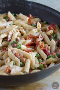 One Pan Pasta With Bacon And Peas - Taste And Tell