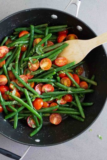 Sautéed Green Beans with Cherry Tomatoes - Taste and Tell