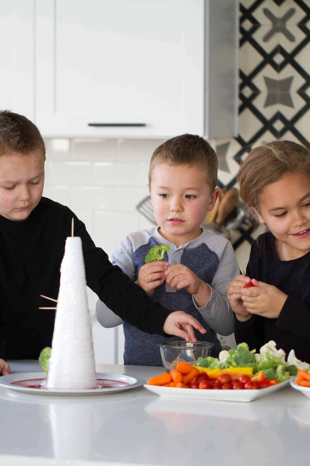 Kids putting together a Veggie Christmas Tree.