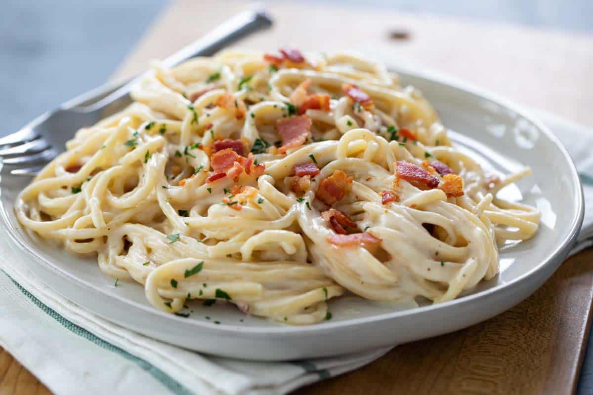 Simple Alfredo Pasta with Bacon - Taste and Tell