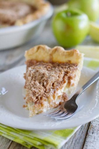 Sour Cream Apple Pie with Crumb Topping - Taste and Tell