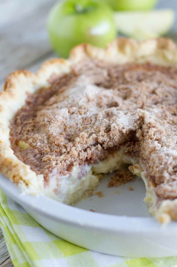 Sour Cream Apple Pie With Crumb Topping - Taste And Tell