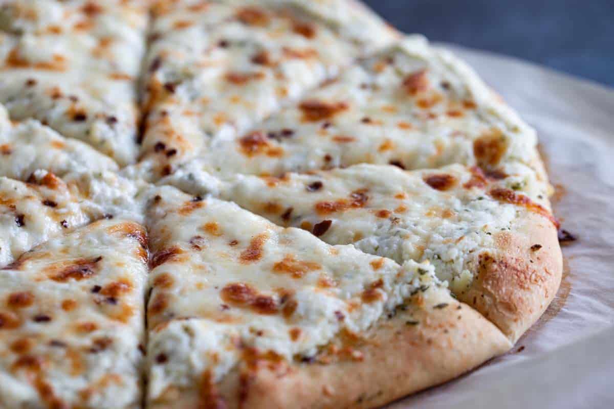 White Pizza Recipe with Ricotta, Mozzarella and Parmesan - Taste and Tell