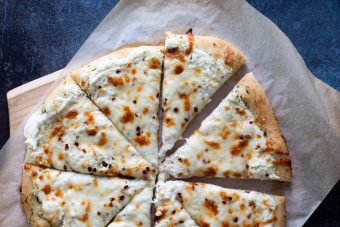 White Pizza Recipe with Ricotta, Mozzarella and Parmesan - Taste and Tell