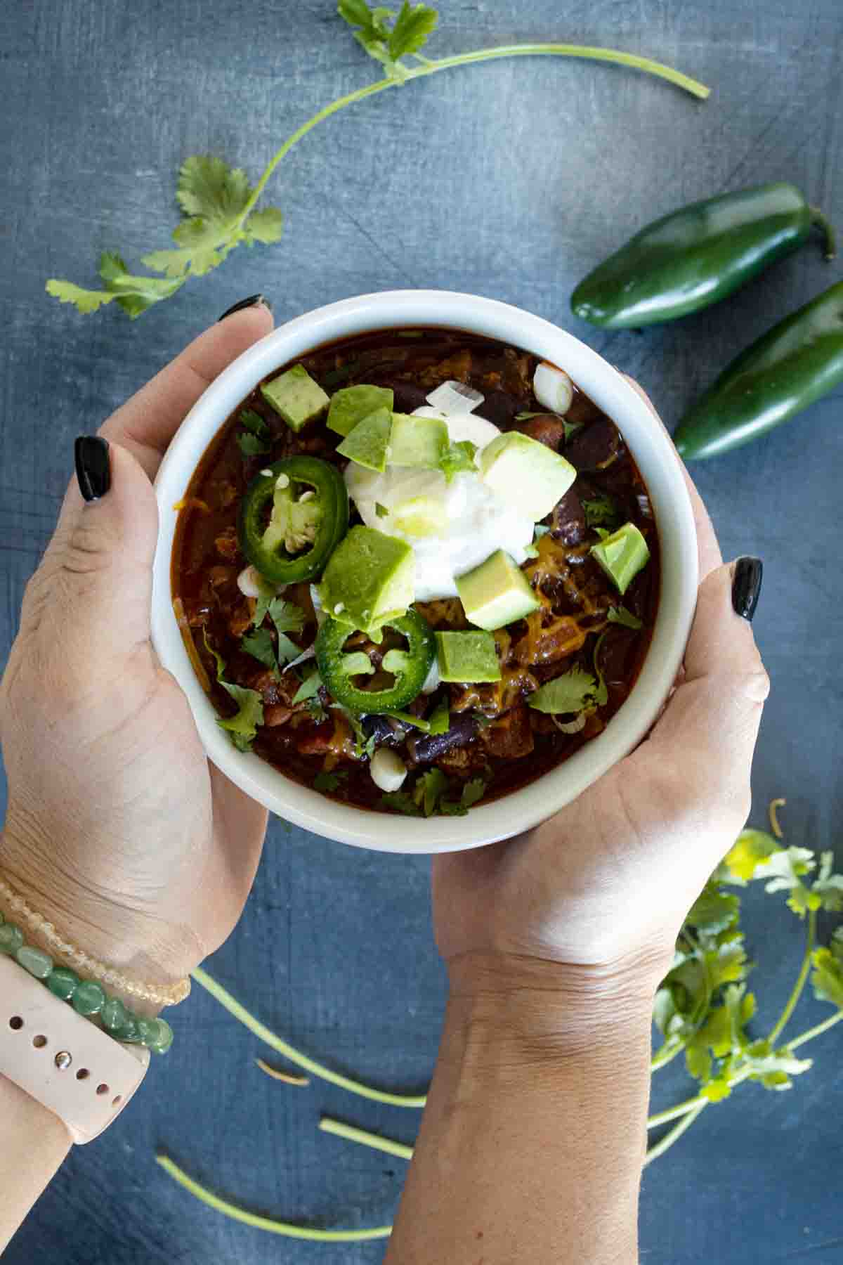 Beef Chili Recipe {Classic and Easy!} - The Seasoned Mom