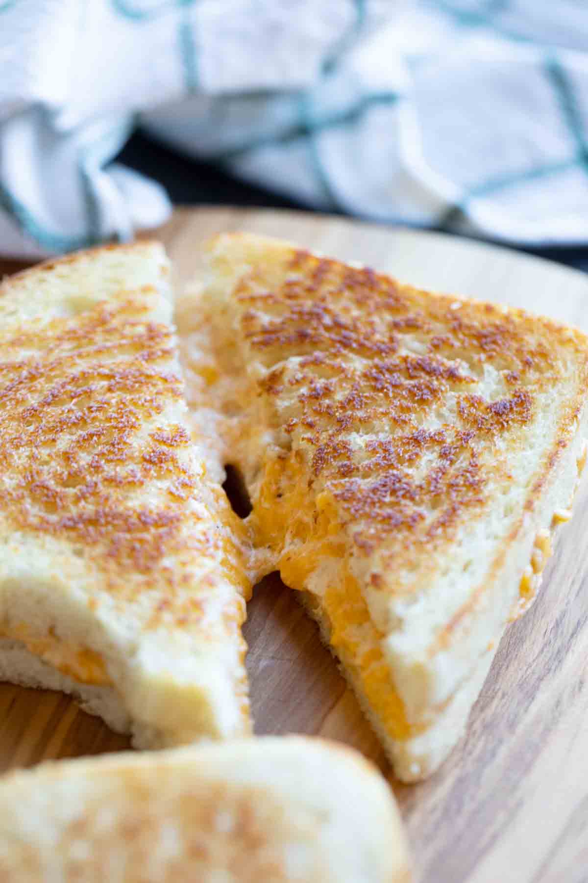 https://www.tasteandtellblog.com/wp-content/uploads/2021/10/Grilled-Cheese-Sandwich-5.jpg