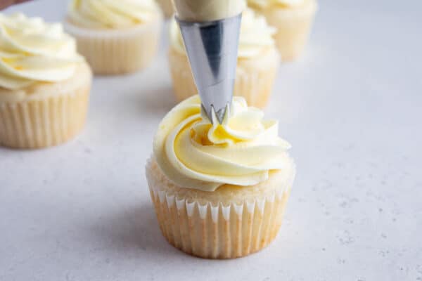 Lemon Buttercream Frosting - Taste and Tell