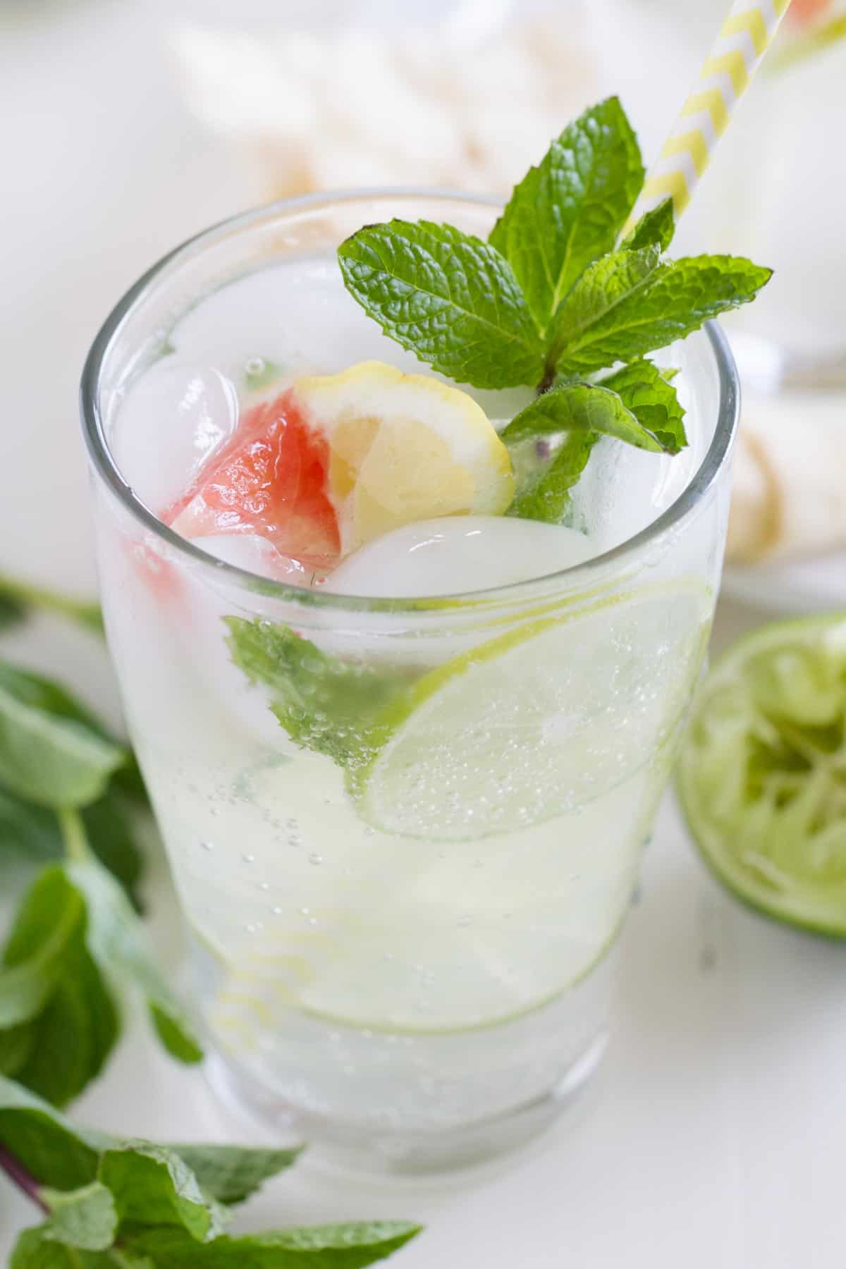 Virgin Mojito (Nojito) topped with mint leaves.